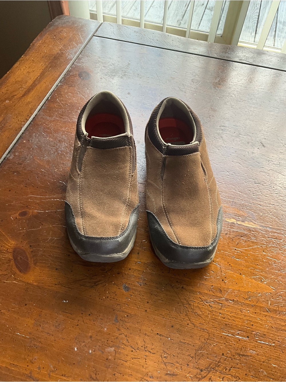 Men’s size 9 Wrangler slip ons